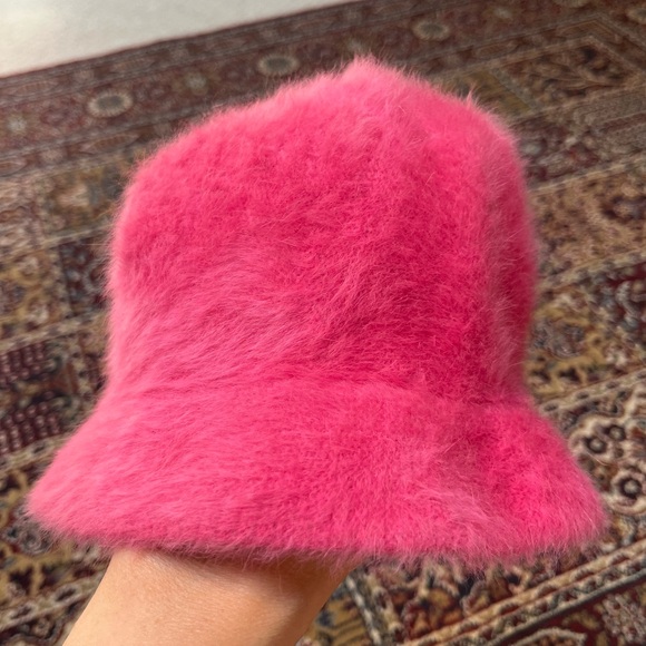 fuzzy hat, adult OS - Picture 1 of 4